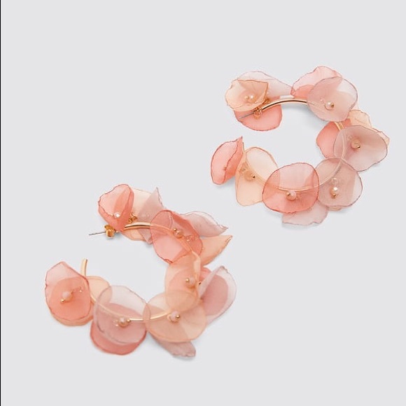 2/$35🖤 ZARA Pink Floral Gold Hoop Beaded Earrings - Picture 4 of 6